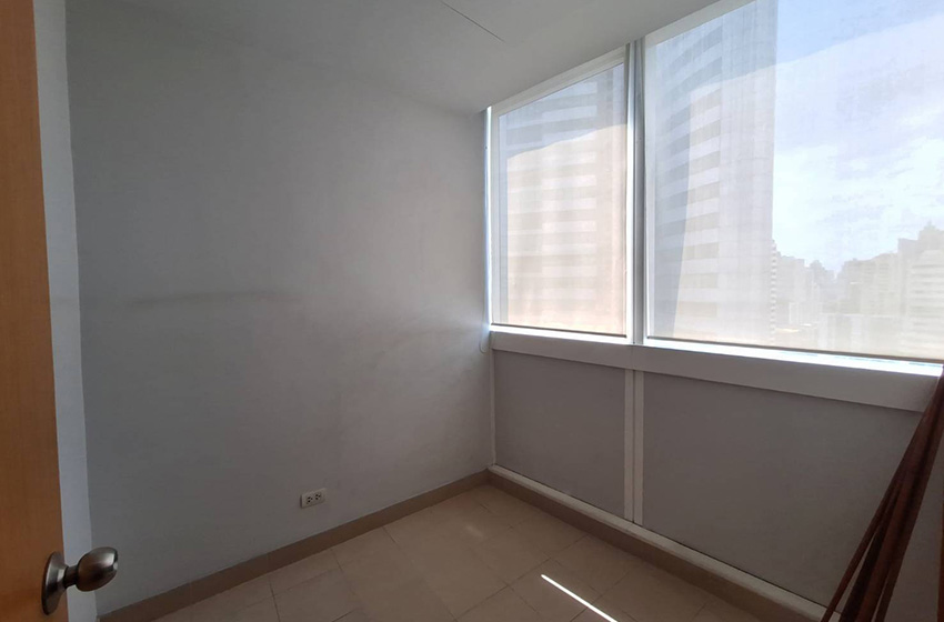 Condominium in Sukhumvit : Millennium Residence 